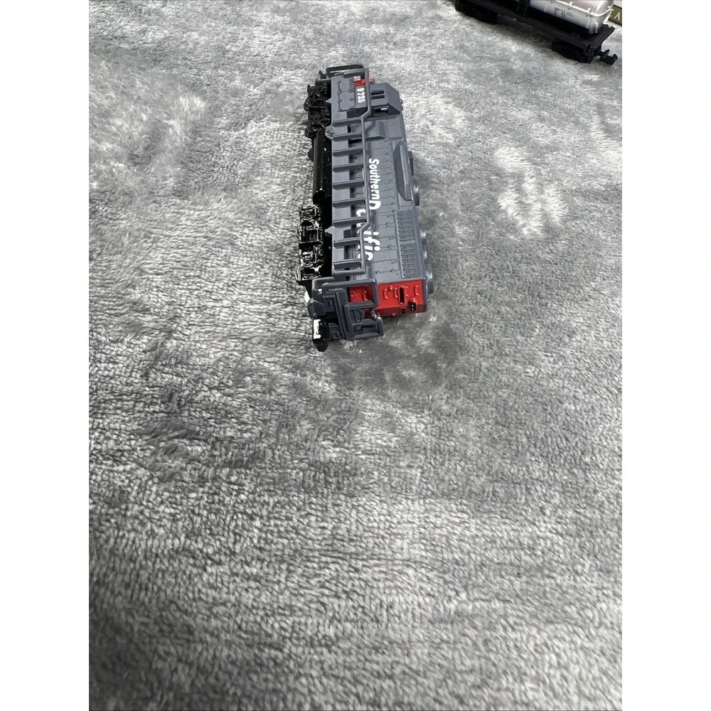 Southern Pacific Locomotive + Tank Car RR # 9794 GP-60‎ Train Set Lot of 2 NEW